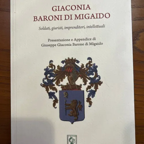 Il volume Giaconia. Baroni di Migaido in edizione brossura
